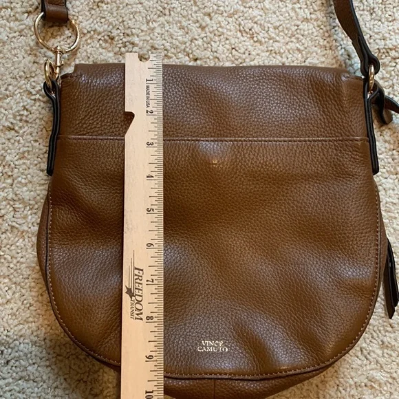 Brand new, never used Vince Camuto  crossbody bag in a beautiful brown leather. - Picture 3 of 7